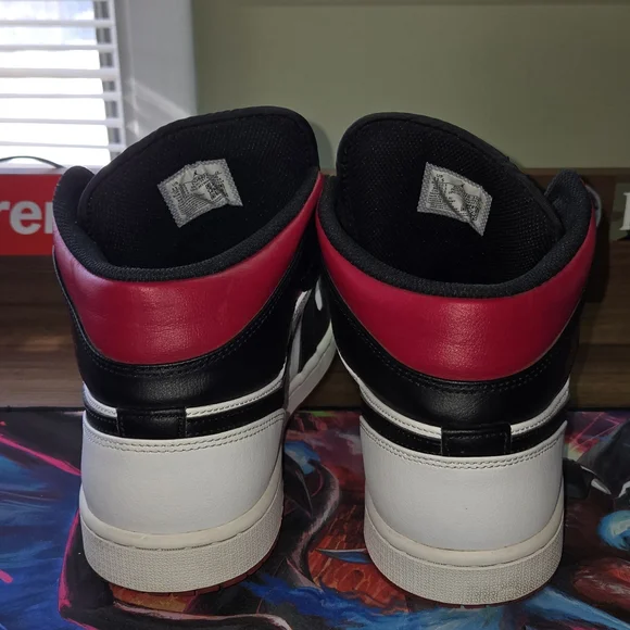 Nike Air Jordan 1 Mid Blk Toe Blk/Red And Wht 11.5m
